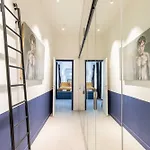 Comme Maison Sur L'ile Saint Louis * Paris
